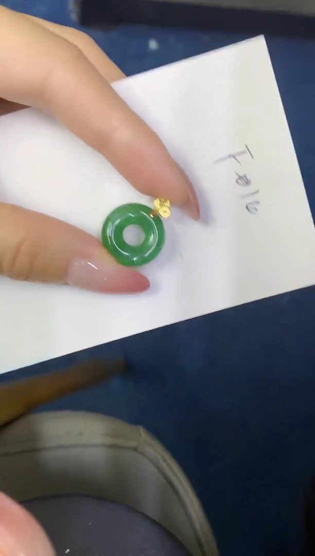 翡翠未镶嵌颈饰缅甸天然翡翠A货