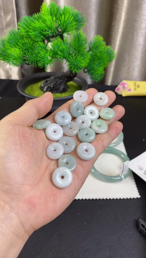 翡翠未镶嵌颈饰平安扣翡翠挂件多样性发货之一