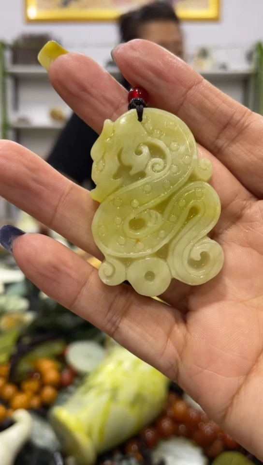 未镶嵌岫玉吊坠