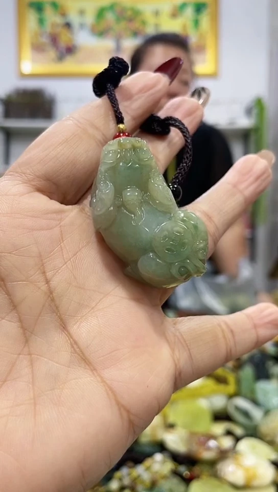 颈饰未镶嵌翡翠