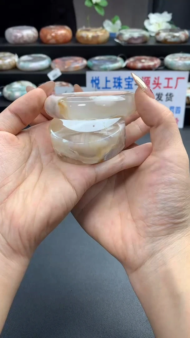 未镶嵌手镯石英质玉（56圈口）赠送镯心 无证书