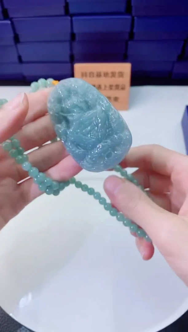 翡翠未镶嵌颈饰