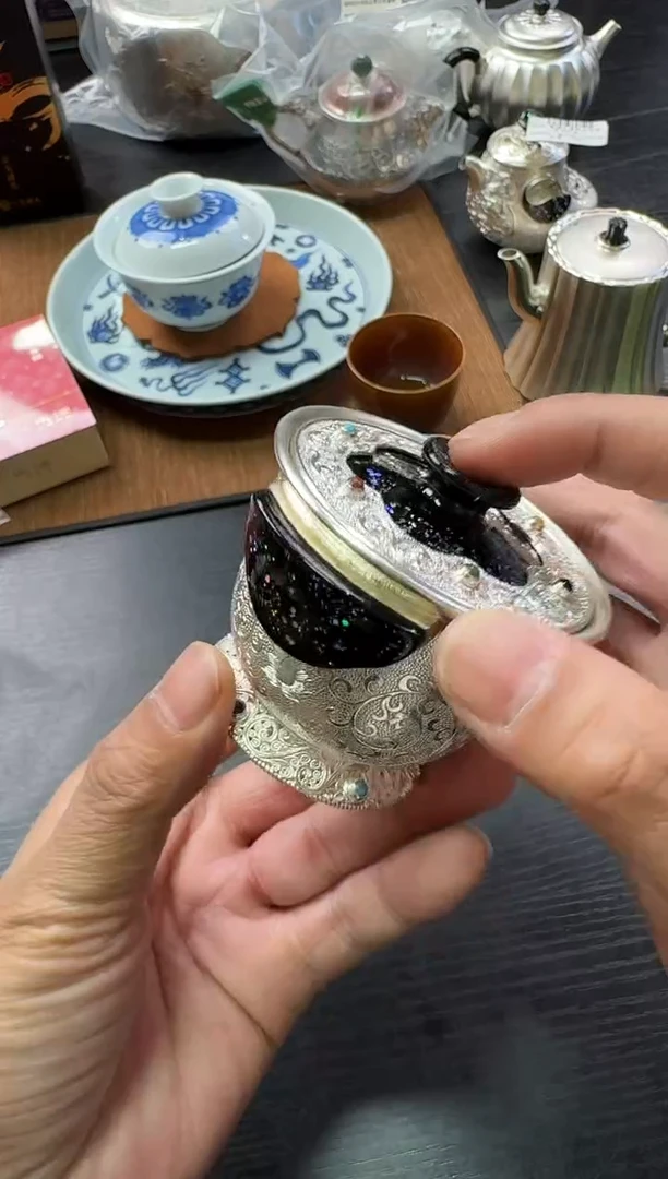 *海****）呆坐 手敲錾刻缠枝嵌百宝星河手抓壶