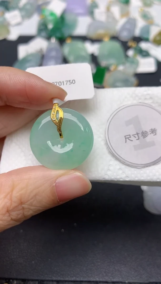 颈饰18K金镶嵌翡翠天然缅甸A货翡翠