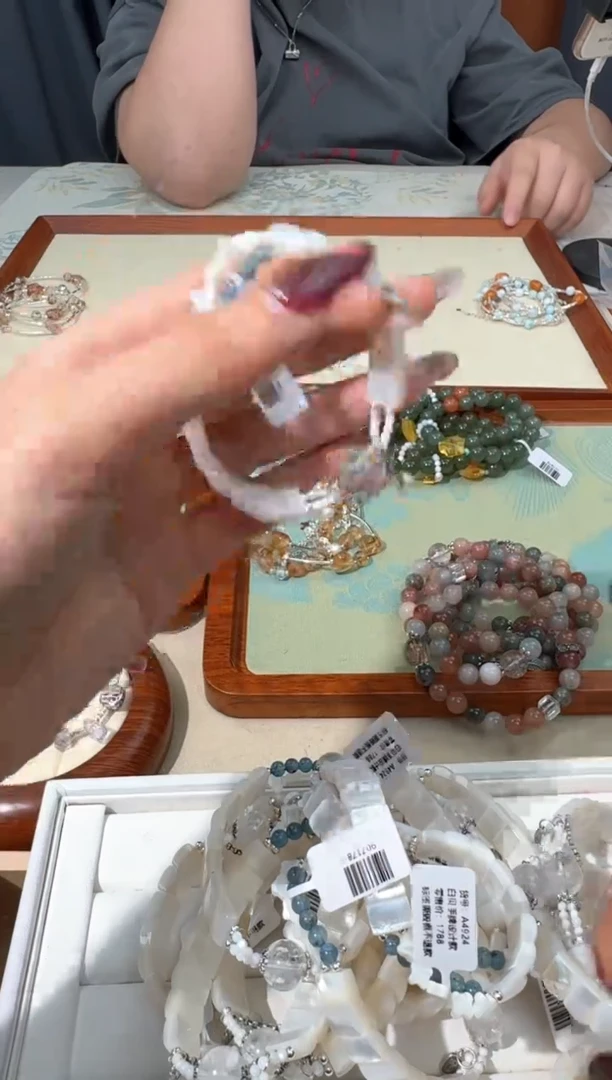 【闪购商品】水晶手链银S925镶嵌Q054白贝手牌海蓝蓝针款