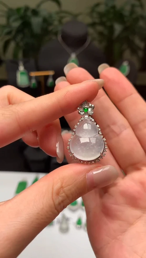 翡翠18K金镶嵌吊坠(不含链)葫芦