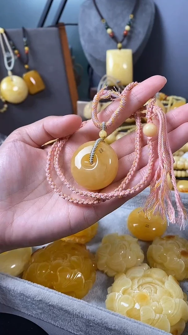 裸石琥珀未镶嵌平安扣