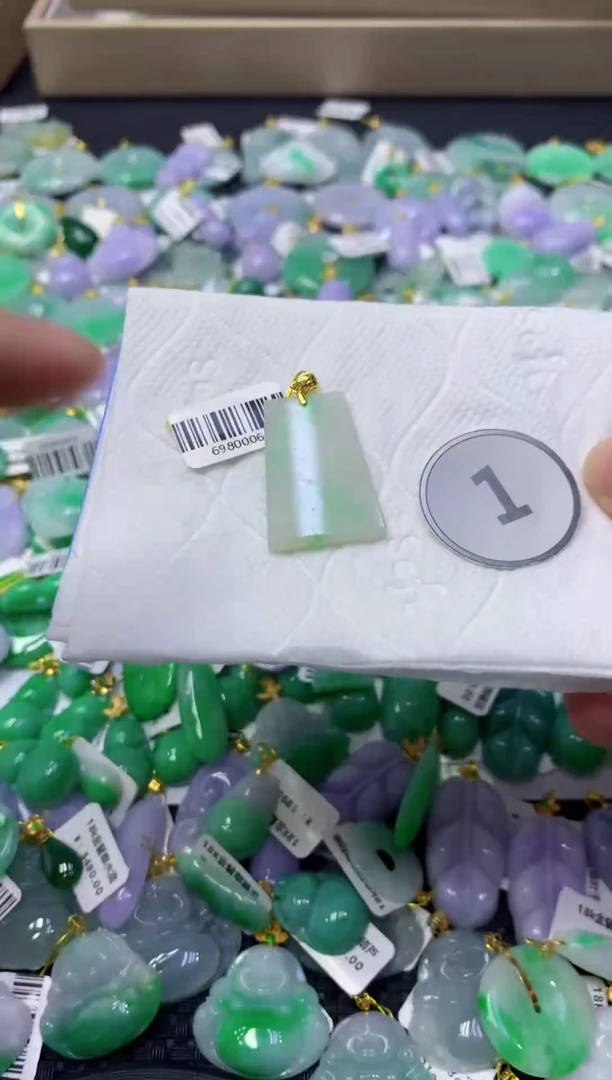 颈饰18K金镶嵌翡翠天然缅甸翡翠A货