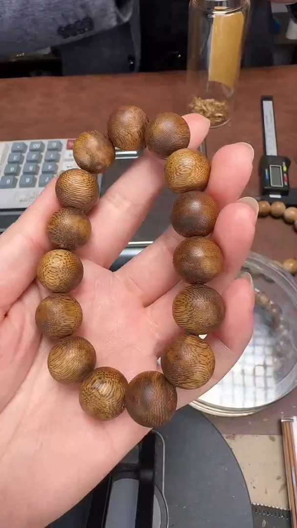 沉香手串海南绿奇楠单圈1.5的19克+