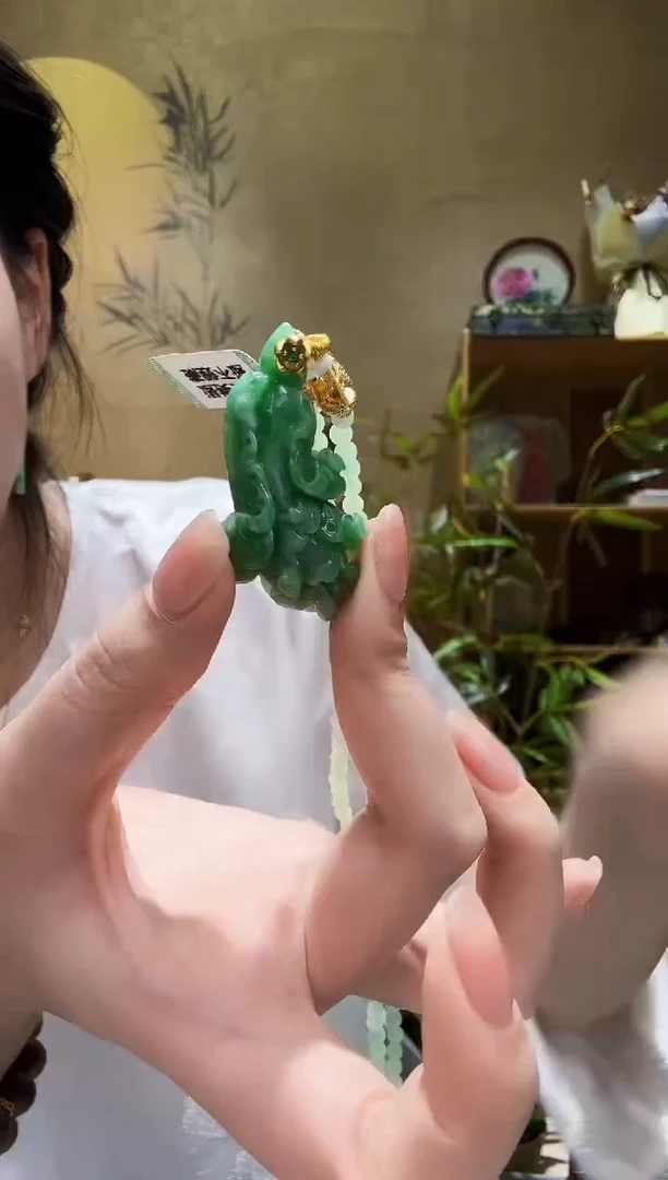 颈饰未镶嵌翡翠吊坠