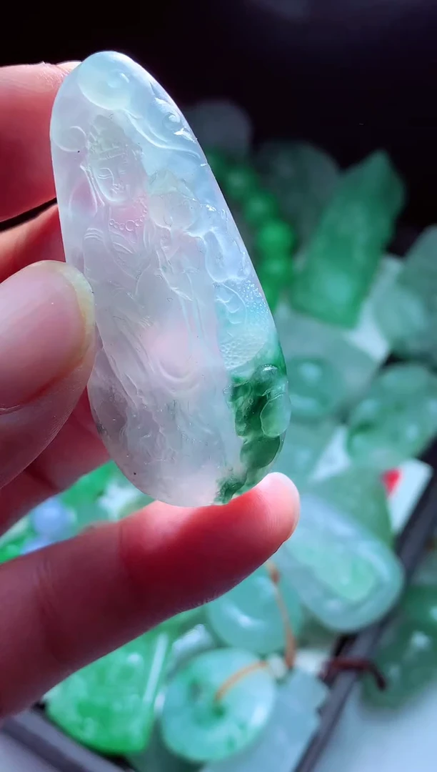 未镶嵌定制翡翠b****?翡翠毛货定制