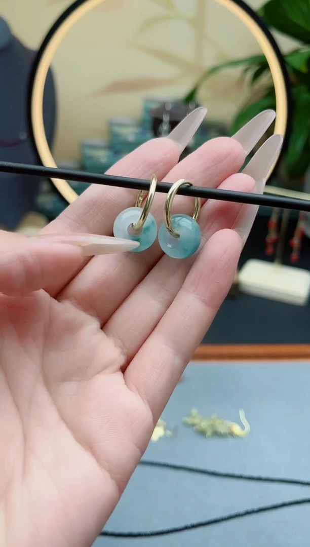 石英质玉（天山翠）银S925镀金镶嵌耳饰00蓝水耳扣