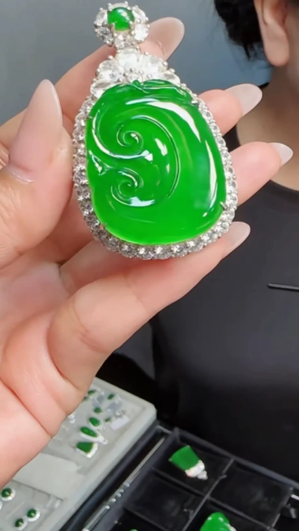 定制翡翠未镶嵌翡翠吊坠148