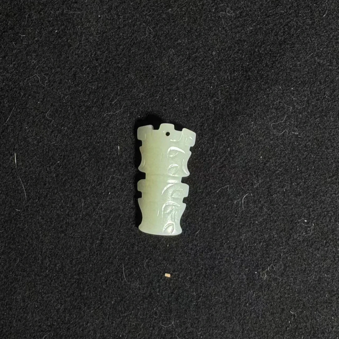 33G62  明  和田玉兽面纹吊坠