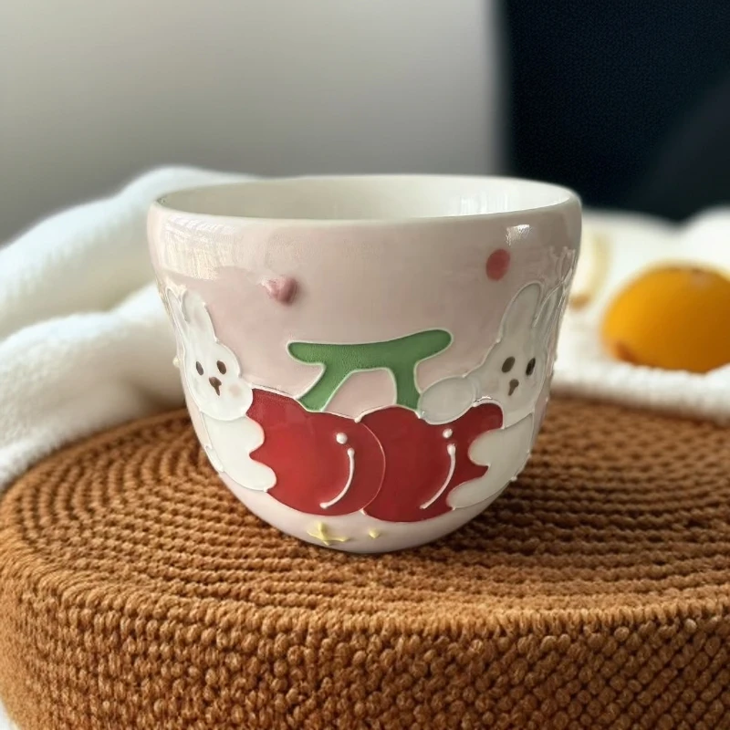 景德镇手绘高温釉下彩  立体釉樱桃兔兔手握杯  A013