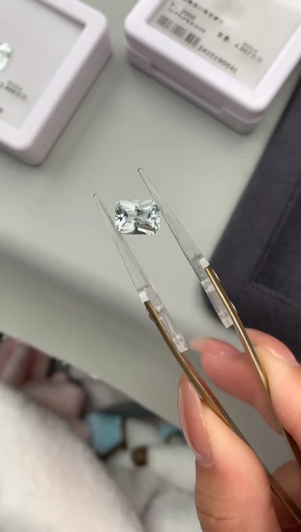 绿柱石裸石熙*?2ct白海蓝 FE 定制