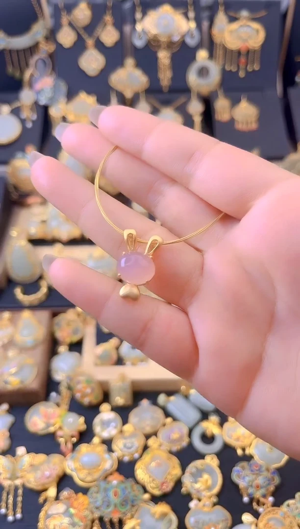 玛瑙/玉髓颈饰合金小兔子吊坠