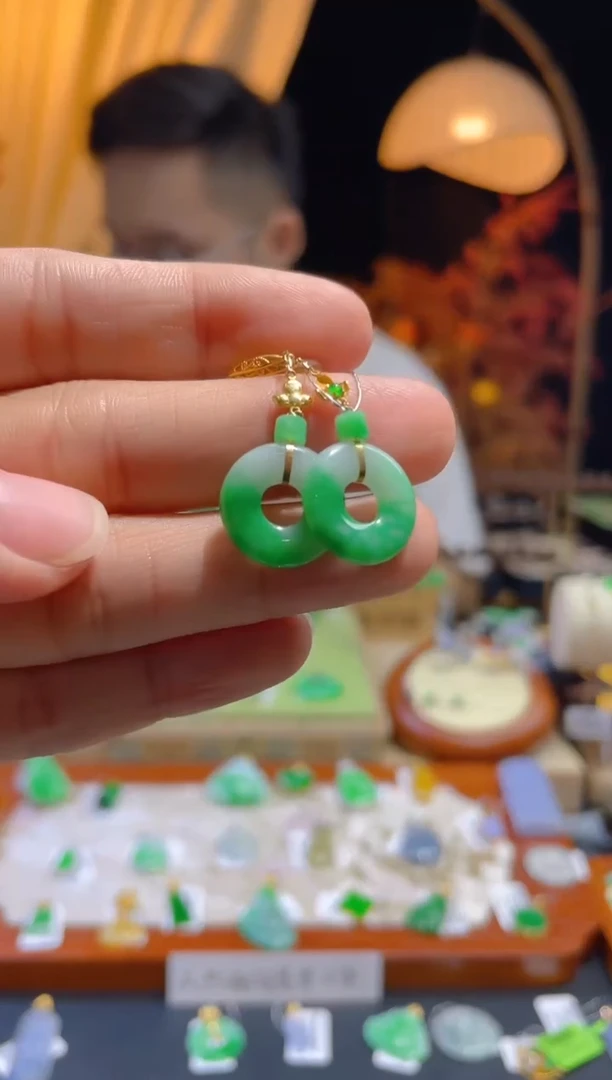 翡翠18K金镶嵌吊坠(不含链)假一赔三