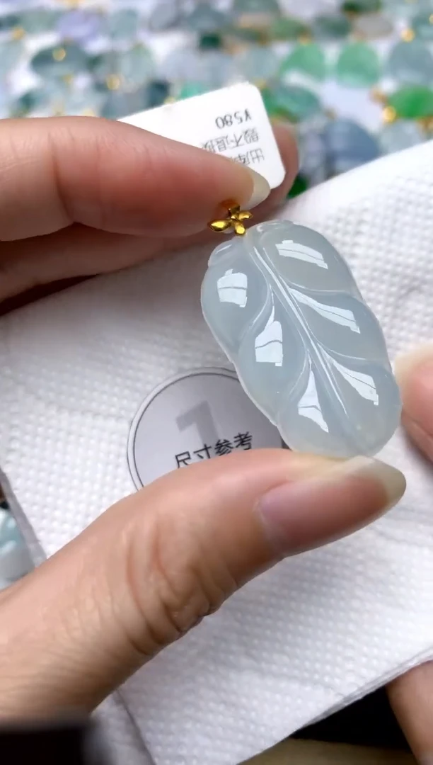 颈饰18K金镶嵌翡翠天然A货翡翠