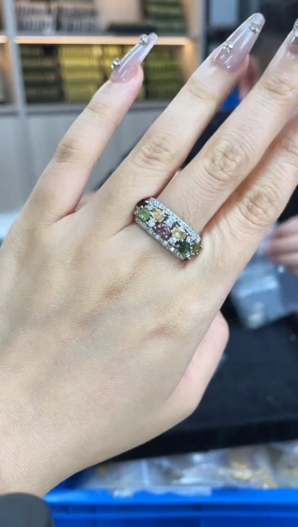 ·未镶嵌碧玺多样性发一件