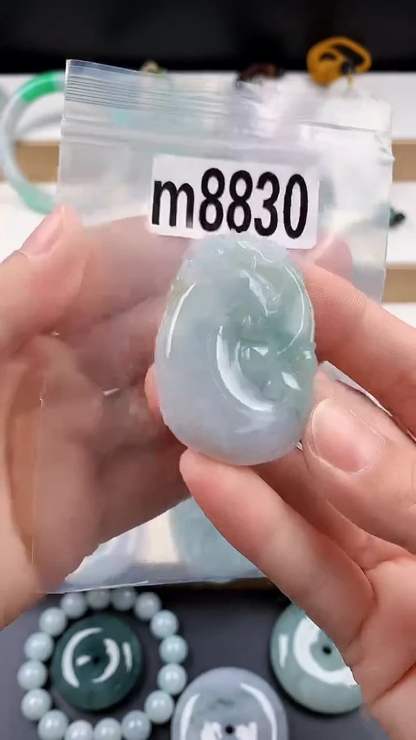 颈饰未镶嵌翡翠天然翡翠吊坠挂件