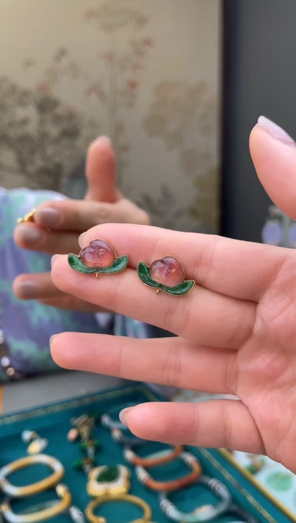 18K金镶嵌耳饰碧玺碧玺桃子耳钉