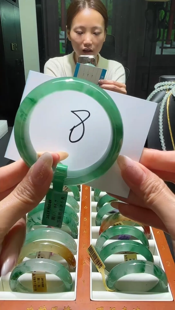 未镶嵌手镯石英质玉（非洲翠）55-56圈口