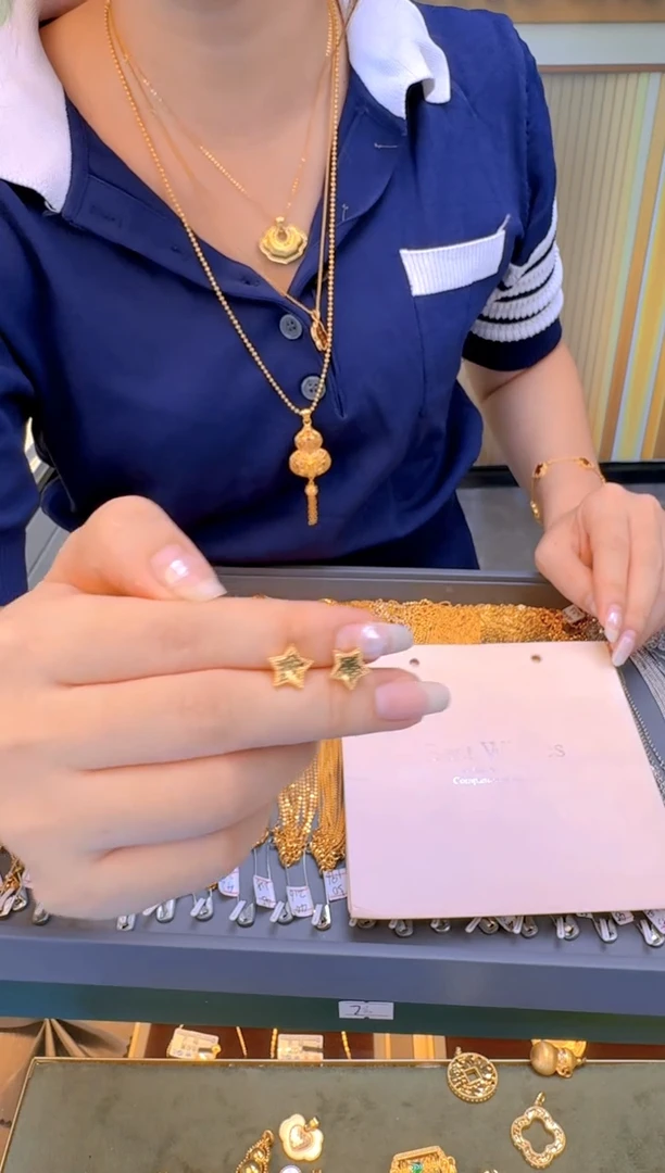 星星耳钉1.42g（多样性发货）