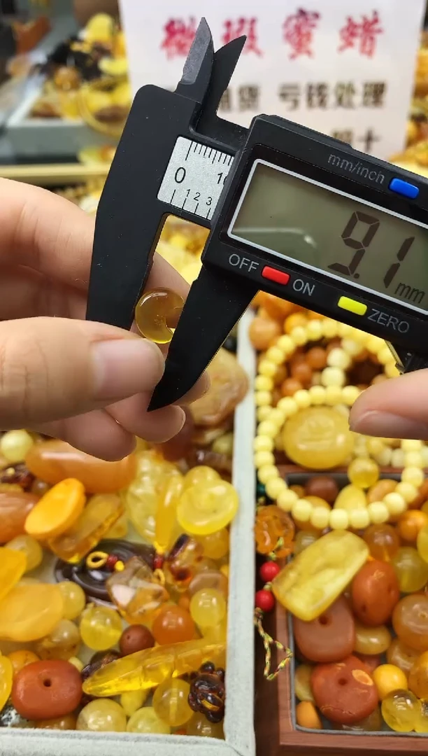 未镶嵌琥珀珠宝奇石113