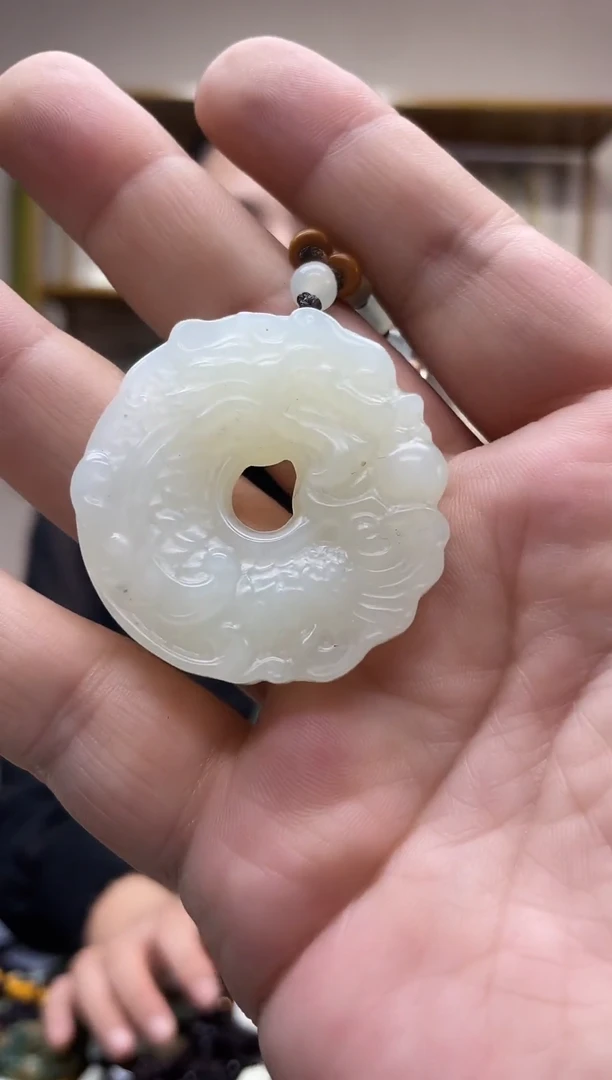未镶嵌岫玉吊坠`