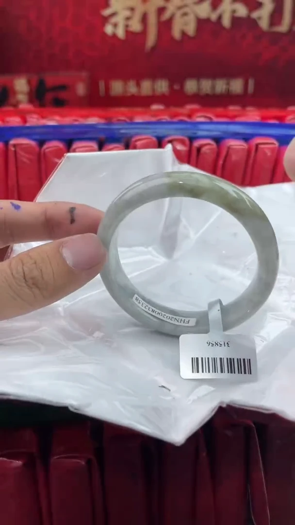 【闪购商品】翡翠手镯未镶嵌10翡翠手镯（微瑕）