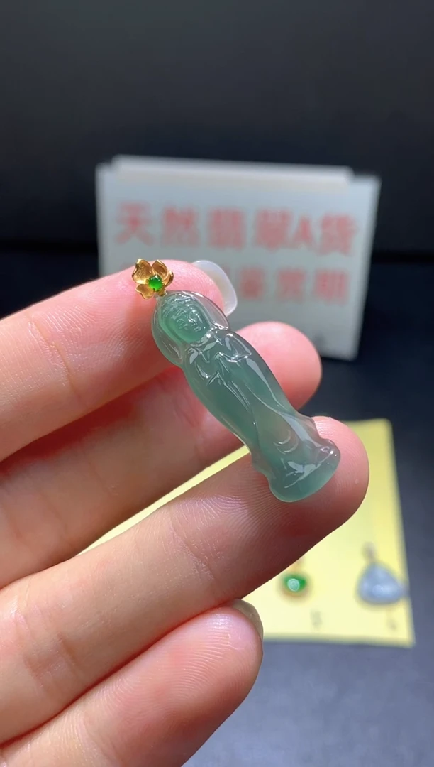 翡翠18K金镶嵌颈饰翡翠吊坠