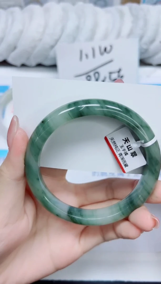 石英质玉手镯未镶嵌125/62.5