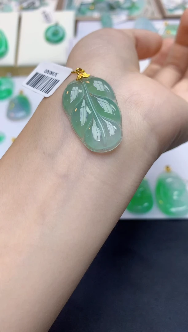 翡翠18K金镶嵌颈饰天然缅甸A货翡翠