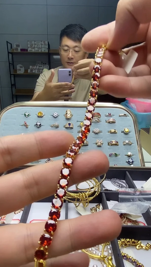 合成红宝石手链时尚