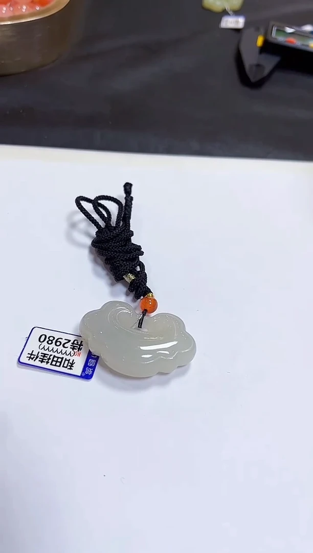 颈饰未镶嵌和田玉挂件