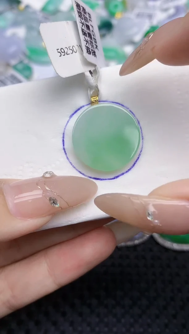 颈饰18K金镶嵌翡翠   天然翡翠A货  百元以上9米证书费自理