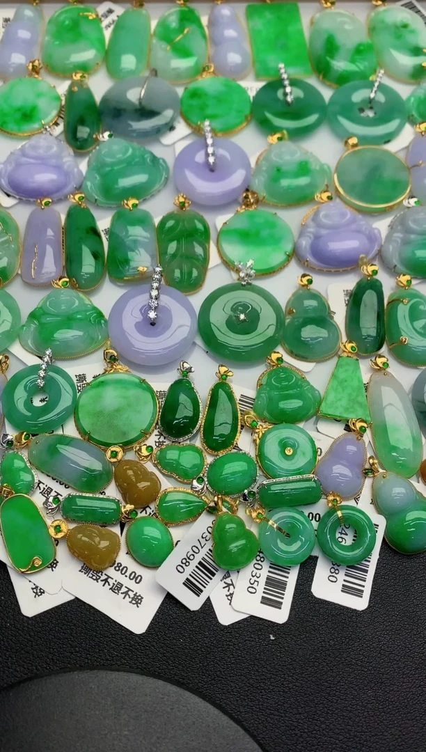 翡翠18K金镶嵌颈饰缅甸天然翡翠A货