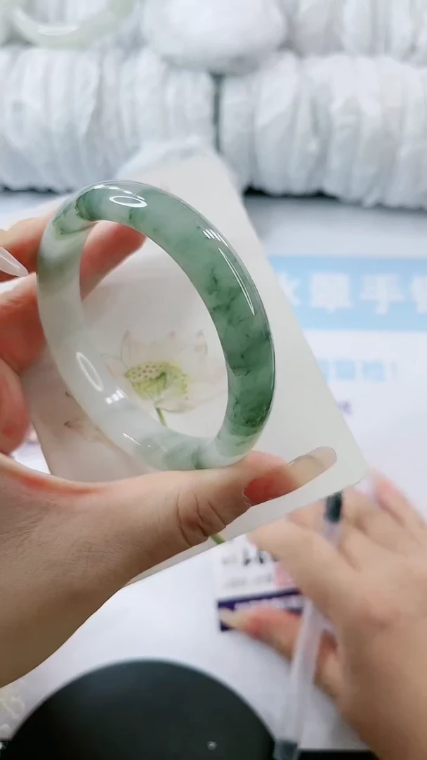 【闪购商品】石英质玉手镯未镶嵌多样性发货L685