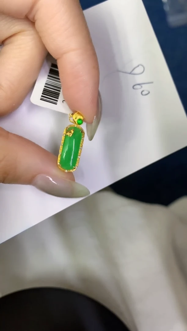 翡翠18K金镶嵌颈饰缅甸天然翡翠A货