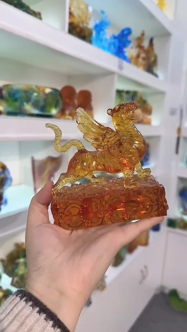 手工艺品琉璃如虎添翼