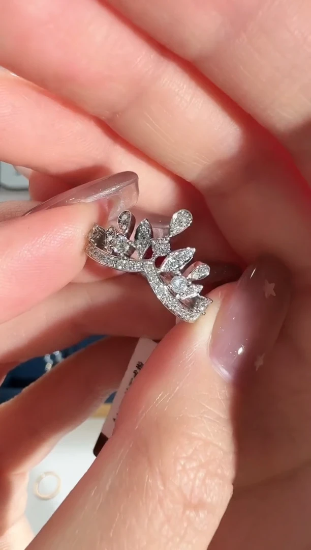 18K金镶嵌戒指/指环钻石水滴皇冠戒指2.97g