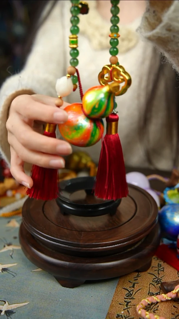 784号漂漆小手捻葫芦车挂