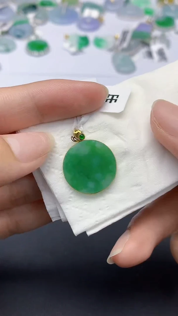 翡翠18K金镶嵌颈饰天然缅甸a货翡翠