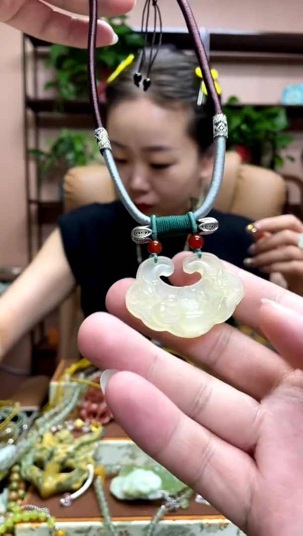 未镶嵌岫玉吊坠·
