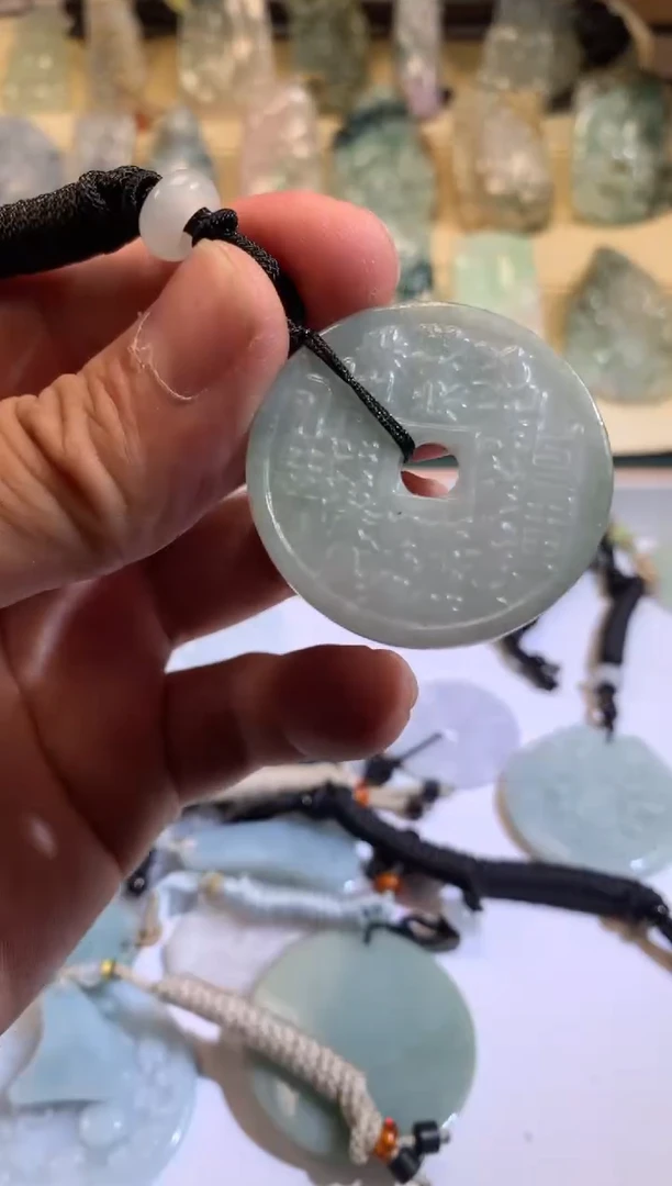 翡翠未镶嵌颈饰6/22/071