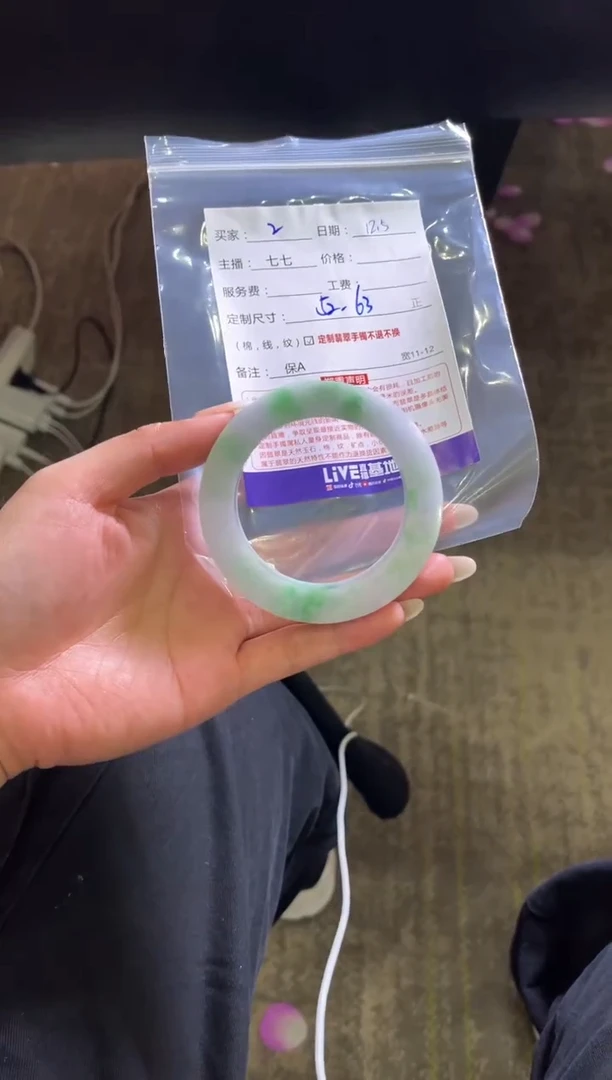 未镶嵌手镯定制翡翠米**?定制手镯不退不换