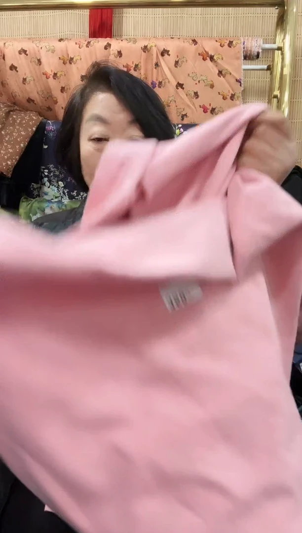 石墨烯炫彩粉色两米（有小洞）残布处理无售后介意勿拍