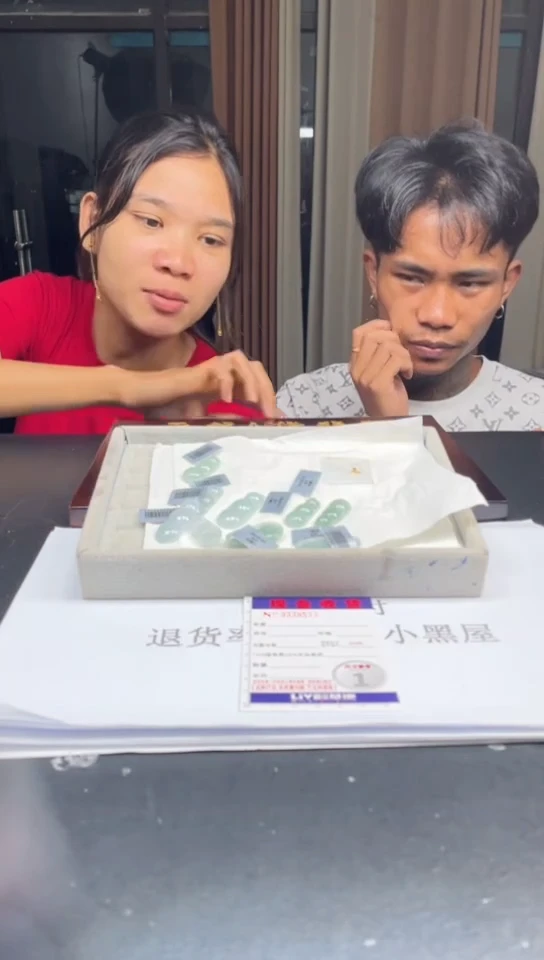 定制翡翠未镶嵌未抛光毛货多样性发其一拍一发一8577配金扣