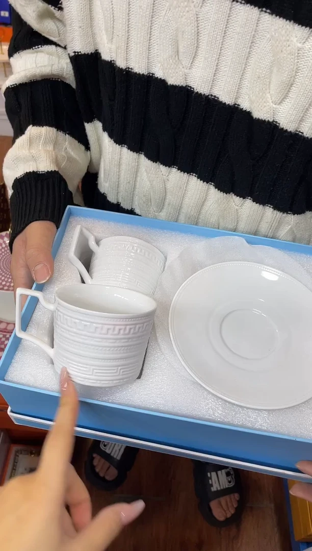 杯鸿辉家品牌瓷器，京东包邮！